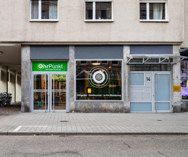 Geschäftsfront des Ladens von OhrPunkt Hörgeräte in der Lammstraße 14 in Karlsruhe